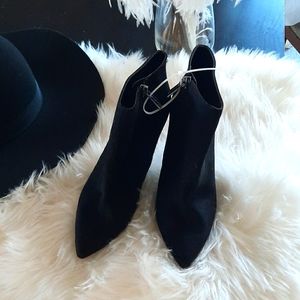 Velvet like booties size 5.5 BNWT